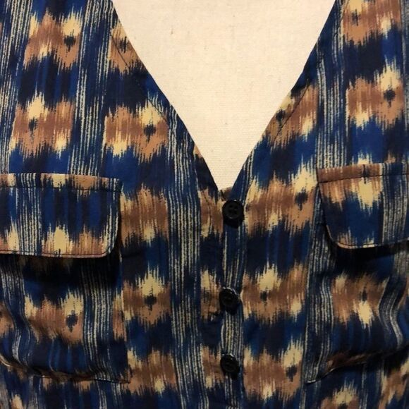 Skies Are Blue Half Button Down Patterned Blouse - Picture 2 of 8
